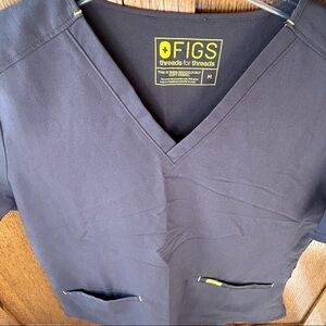 Figs Scrub Top | Three Pocket Casma | Graphite Grey | Size M